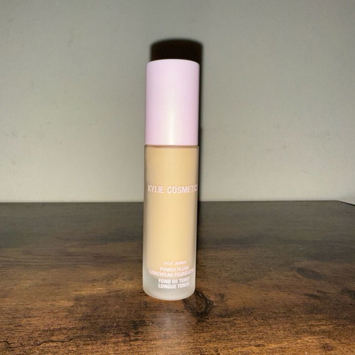 Kylie Cosmetics Power Plush Longwear Foundation like new 2.5W
