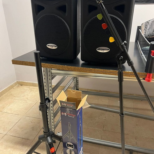 Akiyama powered speakers set of 2 with tripod and microphone stand used