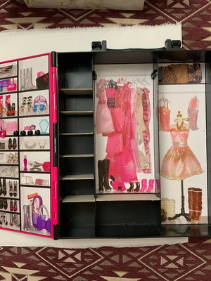 Barbie wardrobe used with damages and missing parts