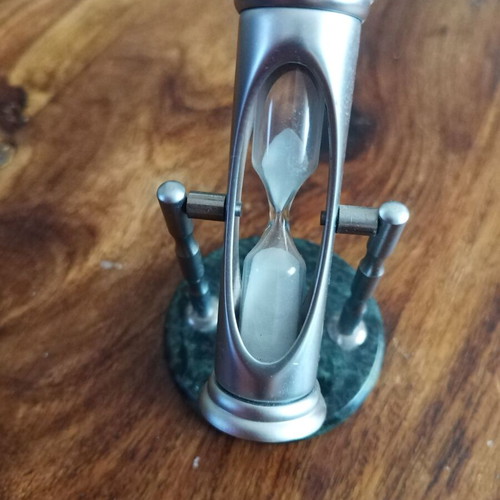 Hourglass and calendar until 2103 like new