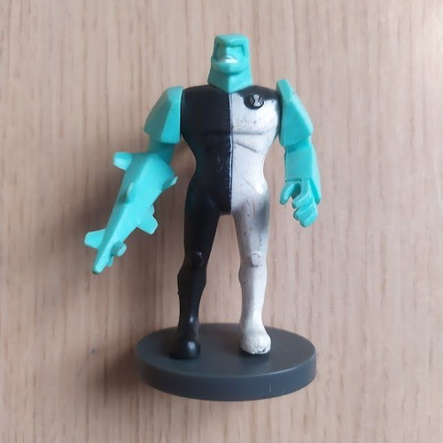 Ben 10 Diamondhead figure 8 cm used