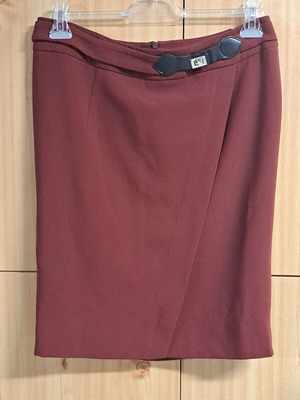 Passager red skirt like new with decorative detail, size 44-46