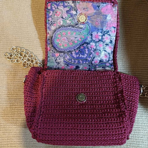 Handmade knitted crossbody bag like new, burgundy color