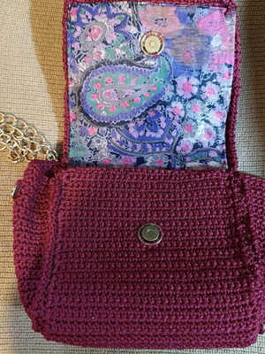 Handmade knitted crossbody bag like new, burgundy color