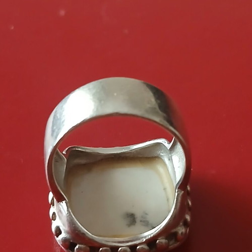 Silver 925 ring with large white agate, Lousir, like new