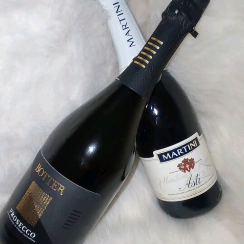 Collectible drinks used, pack with liqueur, vodka, sparkling wines