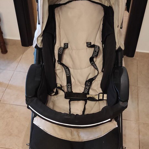 Baby stroller like new with unused Chicco rain cover