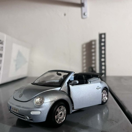 VW Beetle 1:24 car like new
