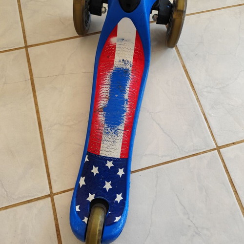 Globber kids scooter used, three-wheeled, blue, for ages 3+