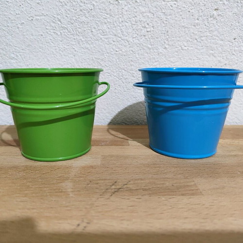 Metal flower pots like new, pack