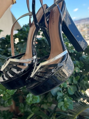 Heeled sandals with thick heel like new, black and silver