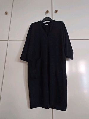 Zara dress used, black, size medium