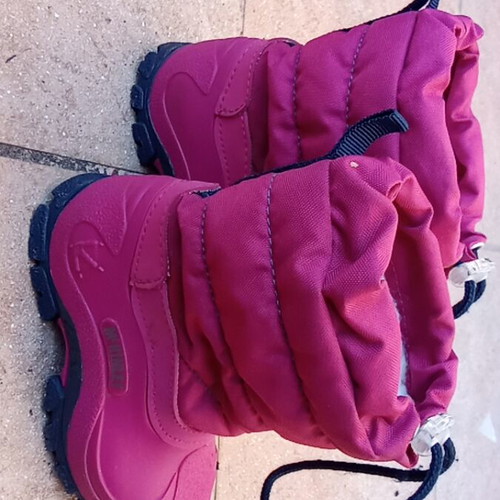Girls' boots size 22 with fur lining and croc insole like new
