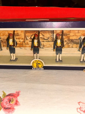 Athens Soldier Toy like new, Philolaou box with Cretans from 80s