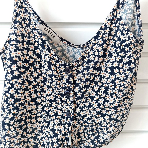 Badila Top with Floral Pattern like new, blue, one size