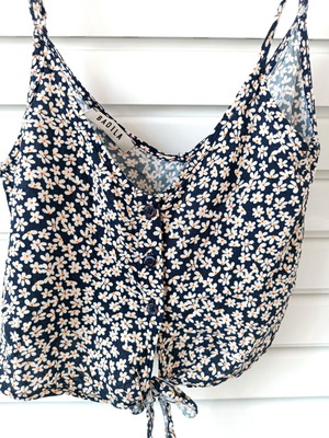 Badila Top with Floral Pattern like new, blue, one size