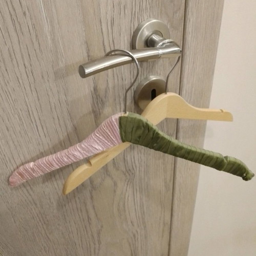 Children's wooden hangers 2 pieces, handmade pink and green, new