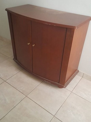 Έπιπλο τηλεοράσεως μεταχειρισμένο σε καλή κατάσταση