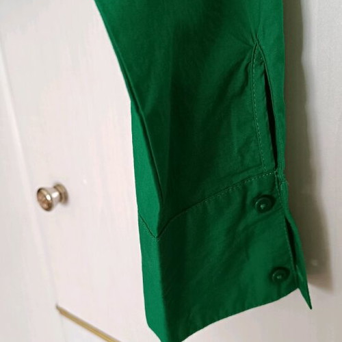Stradivarius crop shirt green like new, size L