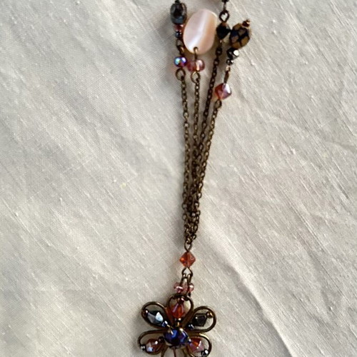 Vintage women's pendant in excellent condition