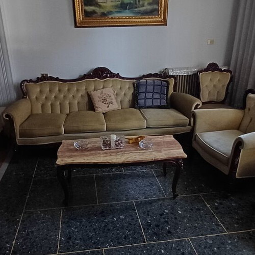 Vintage living room set like new, classic quality and design
