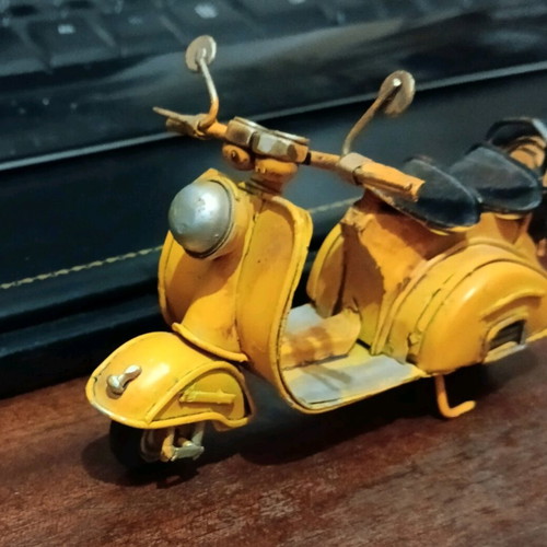 Vespa iron miniature used handmade with turning handlebar