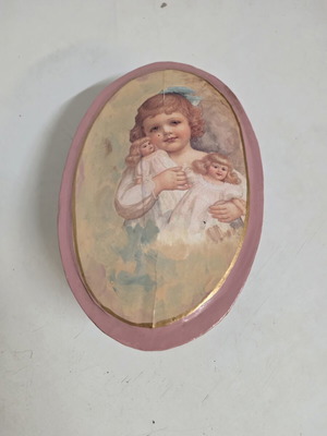 Vintage οβάλ κουτί με εσωτερική επένδυση decoupage από εικόνες μόδας της Βικτωριανής εποχής
