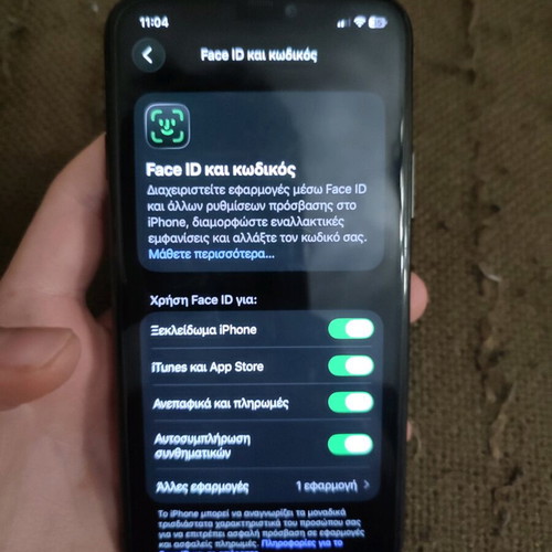 Iphone 11 Pro 64 Gb used with 2 cases and screen protector