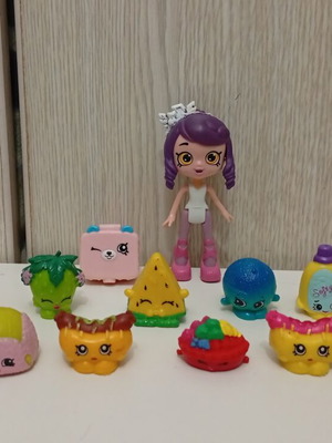 Shopkins Happy Places Melodine Doll and Dreamy Bear Petkins Jewelry Box set