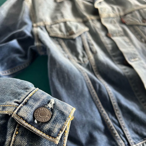 Jean Jacket Levi’s Limited Edition unisex size XL, like new denim jacket