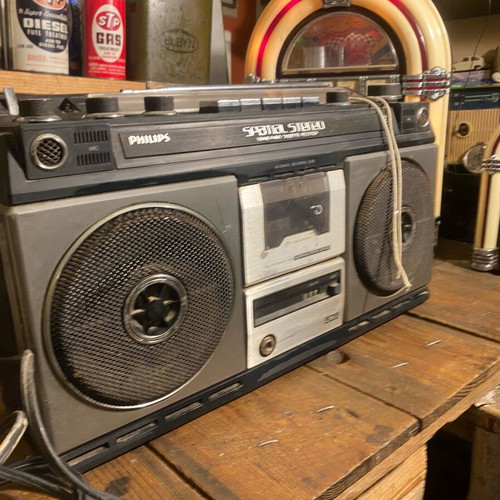 Philips Spatial Stereo 508 Boombox used with external wear