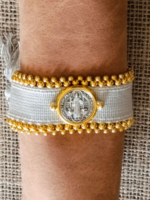 Gold-plated stainless steel bracelet with Konstantinato motif and beige fabric new