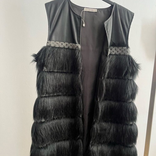 Anel sleeveless vest with fur one size like new, black