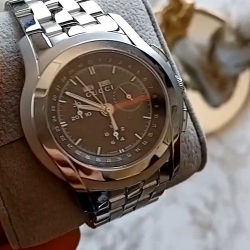 Gucci men's wristwatch like new, black