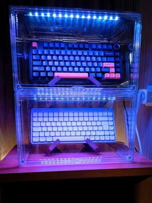 Oltraman LED витрини комплект от 2 с RGB осветление и дистанционно