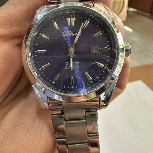 Donvoi Quartz men's watch new with blue dial and metal bracelet