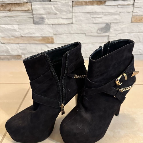 Heels with buckle velvet like new, 12cm heel size 38