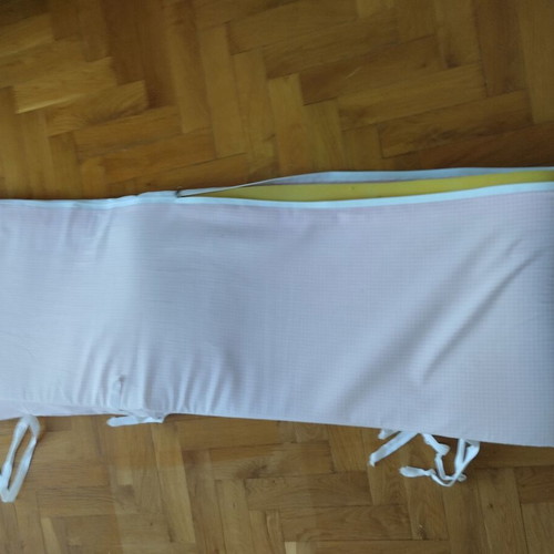 Baby crib bumper like new with washable cover