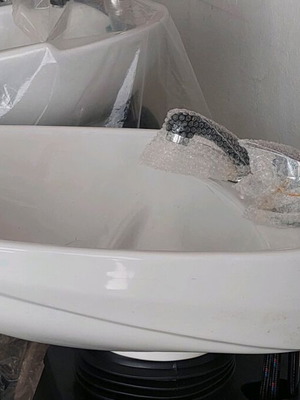 Πορσελάνη λουτήρα κομμωτηρίου καινούργια, αχρησιμοποίητη, Ιταλίας