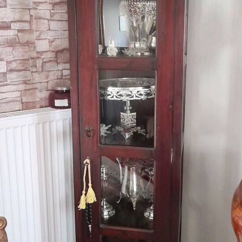 Antique showcase like new with mahogany wood finish