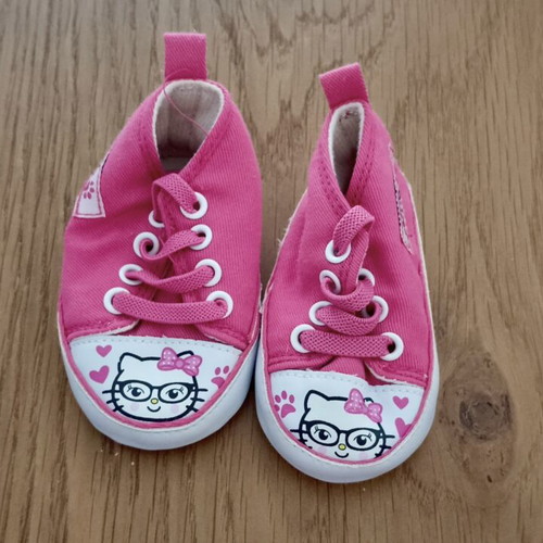 Fuchsia baby shoes
