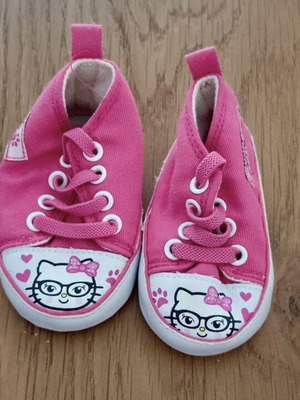 Fuchsia baby shoes