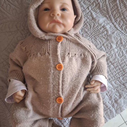 Baby doll like new, realistic