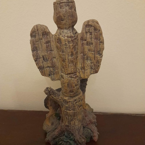 Decorative totem like new inspired by traditional indigenous art