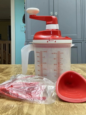 Tupperware EZ Speedy 1.25L like new manual mixing tool