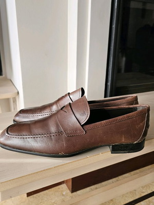 Tod's καφέ σκαρπίνια μεταχειρισμένα, μέγεθος 42 με μικροεκδορές