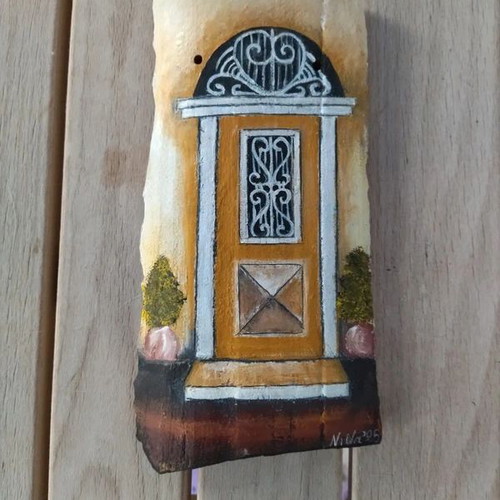 Painting on tile like new, hangs with string