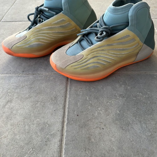 Adidas Yeezy QNTM hi-res coral sneakers used size 44