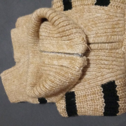 Zara warm sweatshirt 6-7 years with zipper like new, black and beige