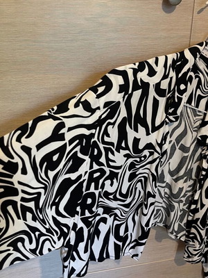 Bershka black and white blouse like new, size medium-large